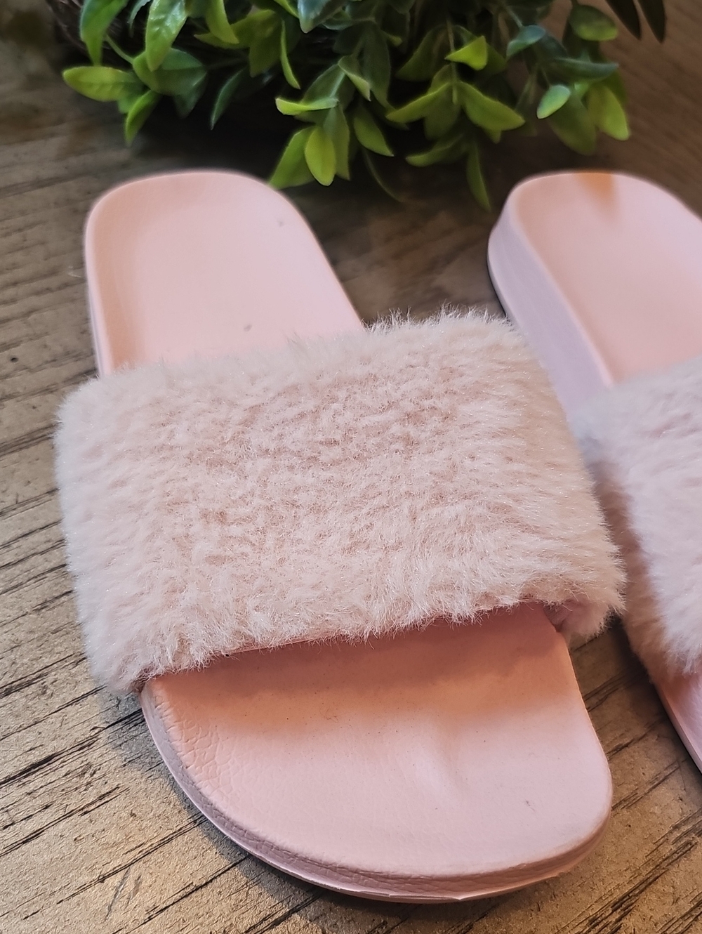 Pink Faux-Fur Slide Sandals Size 7.5 - Picture 2 of 6